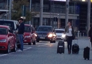 Anländer med tomma väskor att fylla med mer Uhip-kläder, ylleunderställ och ullstrumpor